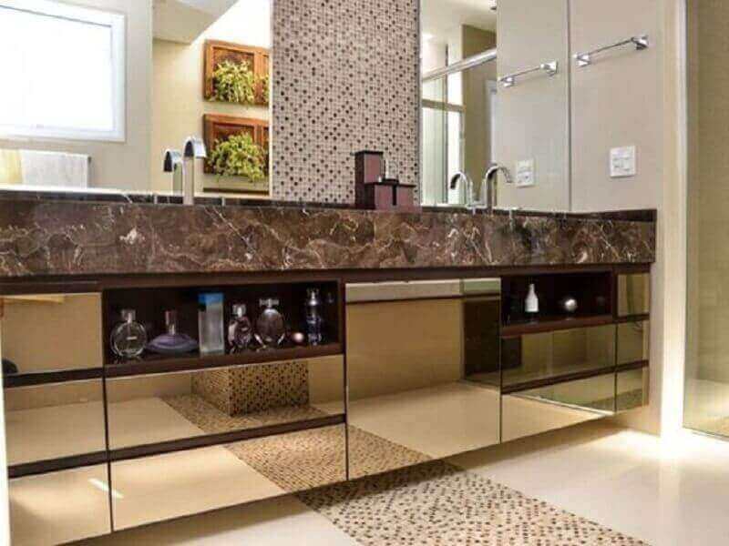 banheiro Decorado com Espelho Bronze
