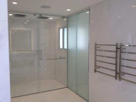 Box Piso Teto Vidro