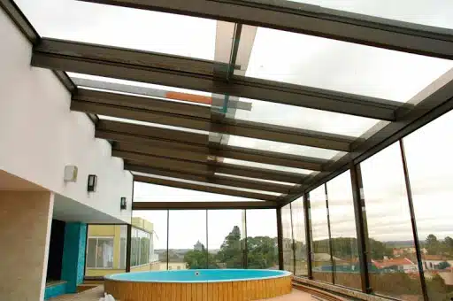 Qual o melhor material para cobrir um pergolado?