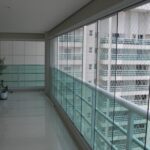 Como o envidraçamento de sacada valoriza apartamentos e imóveis de alto padrão