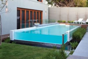 piscina de vidro lateral jardim 300x200 1